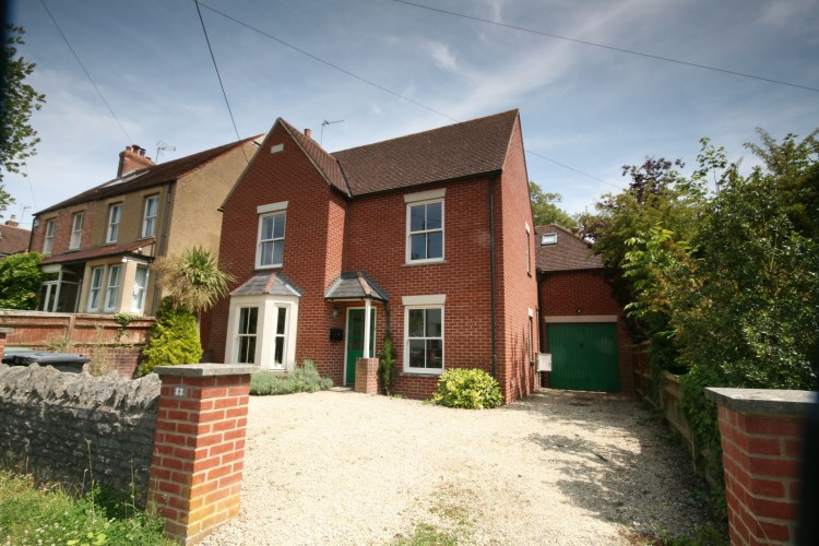 5 Bed Detached House For Sale