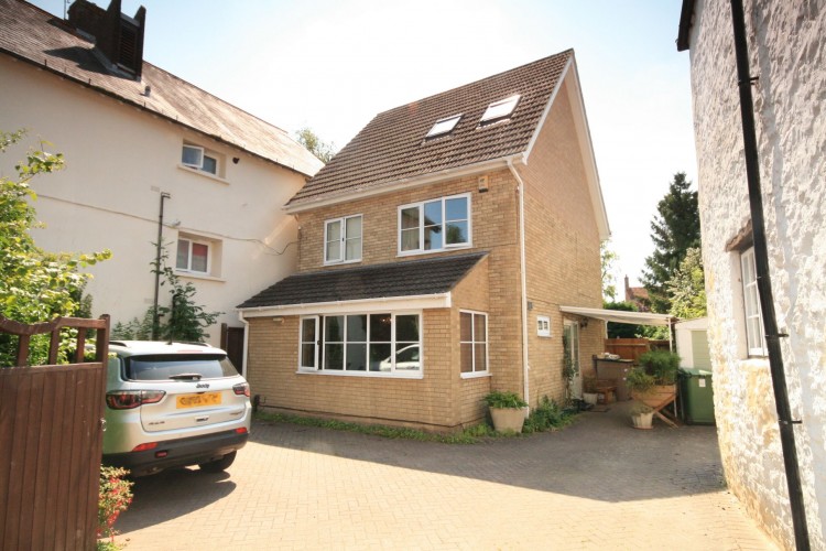Family owned and run property experts in Oxfordshire Wheatley Estates