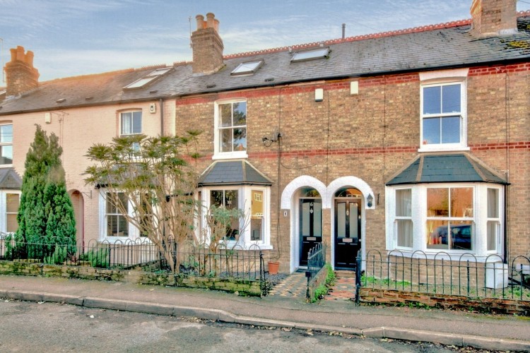 4 Bed Mid Terraced House For Sale