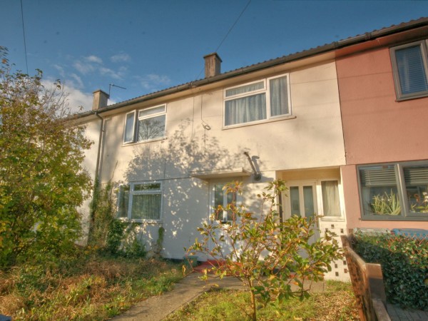 4 Bed Mid Terraced House For Sale - Photograph 1