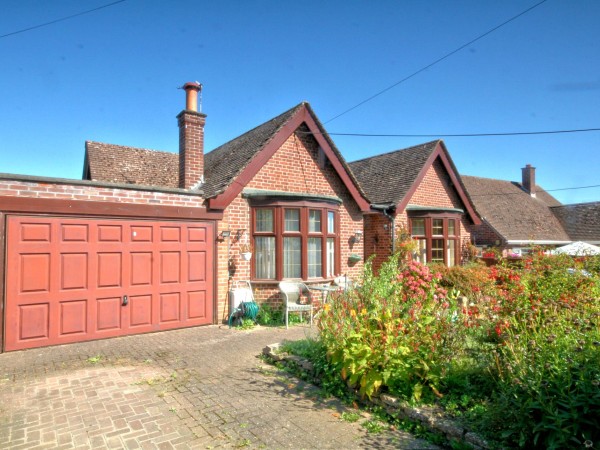 3 Bed Detached Bungalow For Sale - Photograph 1