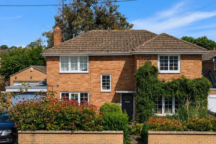4 Bed Detached House For Sale