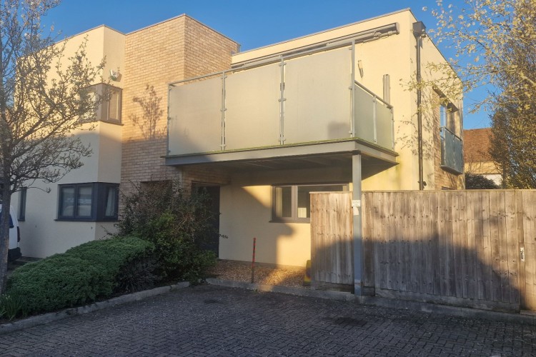 2 Bed Ground Floor Flat/apartment For Sale