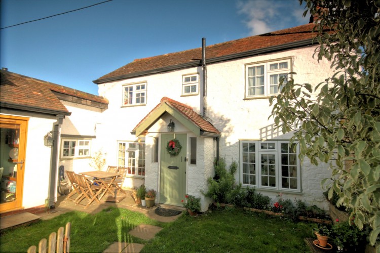 Family owned and run property experts in Oxfordshire Wheatley Estates