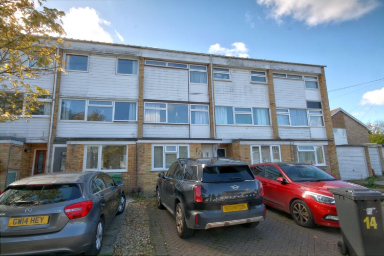 4 Bed Mid Terraced House For Sale