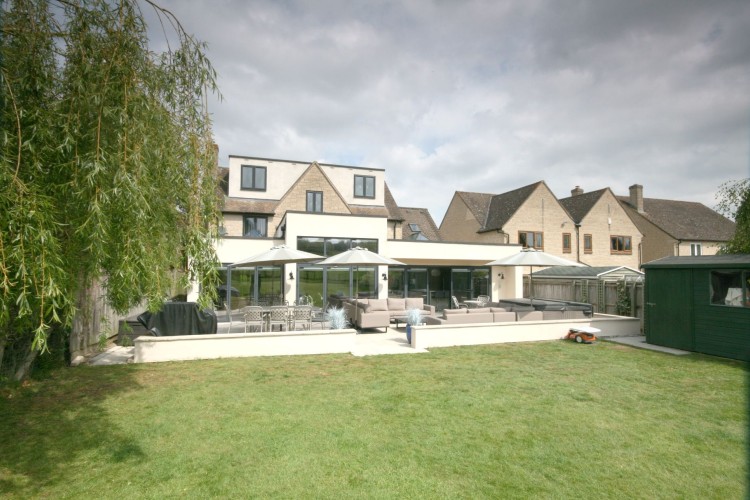 4 Bed Detached House For Sale