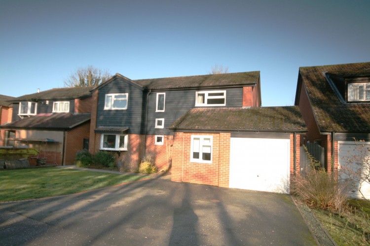 Family owned and run property experts in Oxfordshire Wheatley Estates