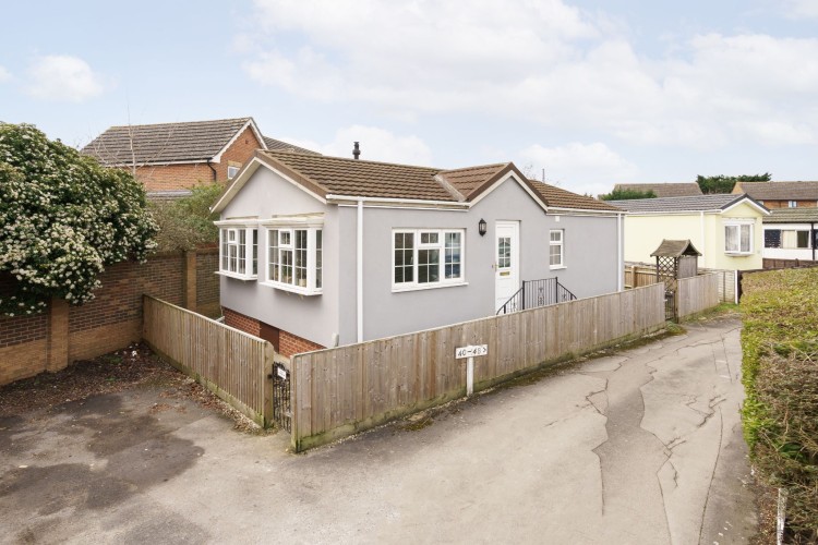 2 Bed Park Home House For Sale