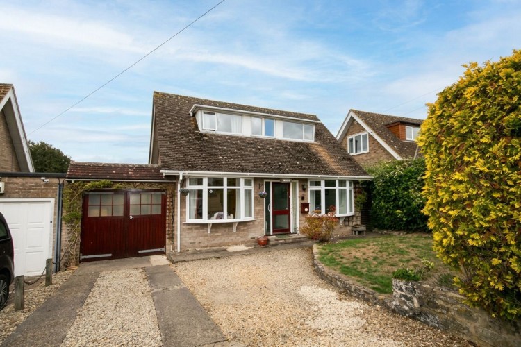 4 Bed Chalet House For Sale
