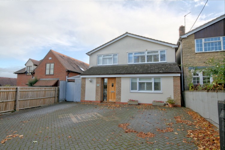 5 Bed Detached House For Sale