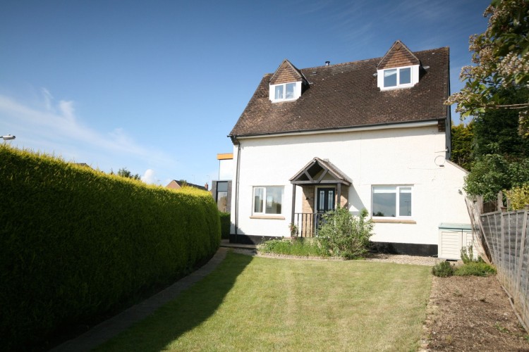 5 Bed Detached House For Sale