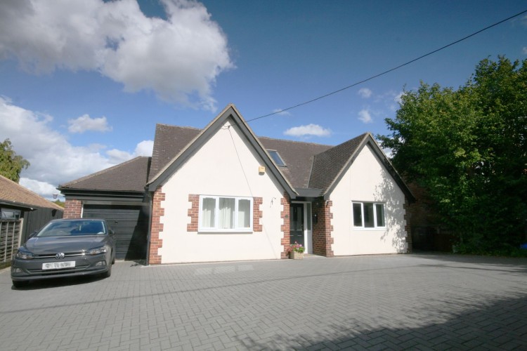 5 Bed Detached House For Sale