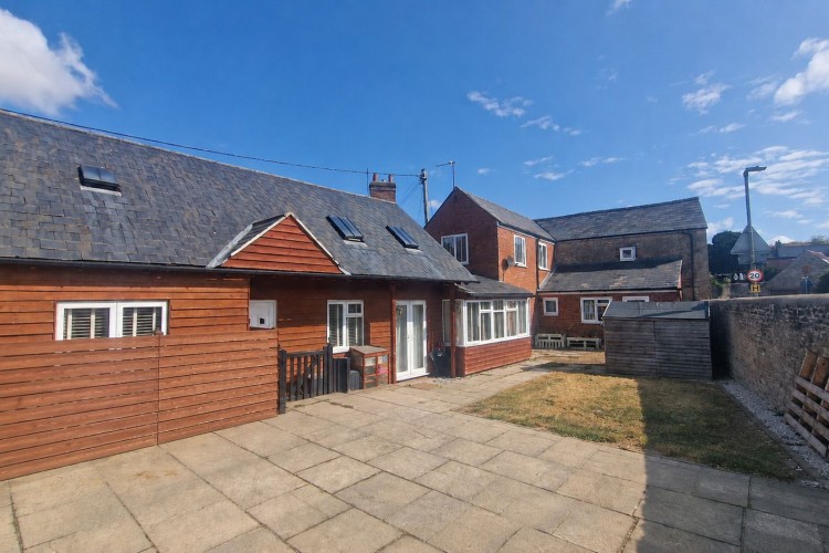 5 Bed Cottage House For Sale
