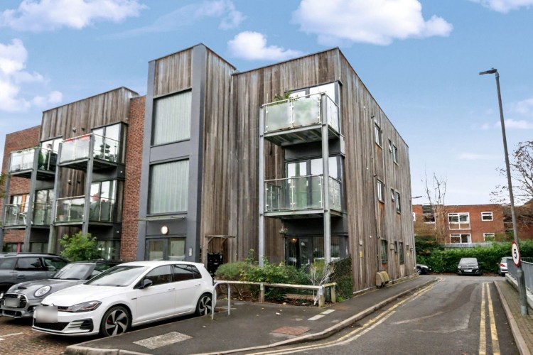 2 Bed Ground Floor Flat/apartment For Sale