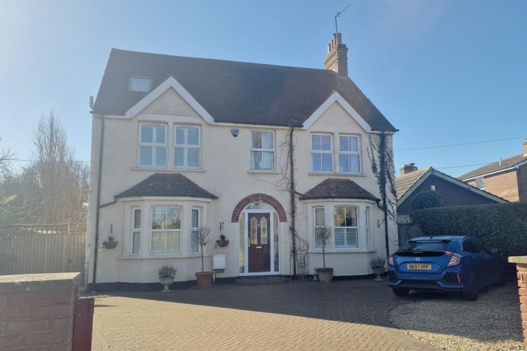 5 Bed Detached House For Sale
