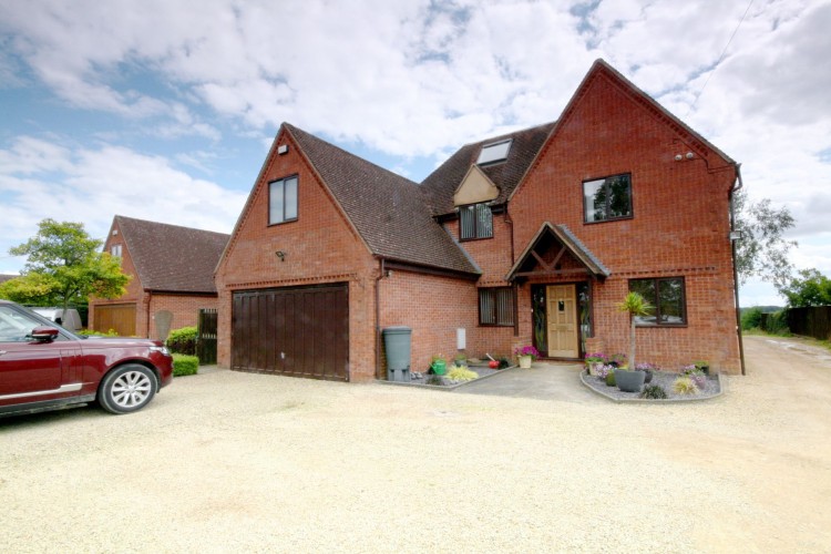 6 Bed Detached House For Sale