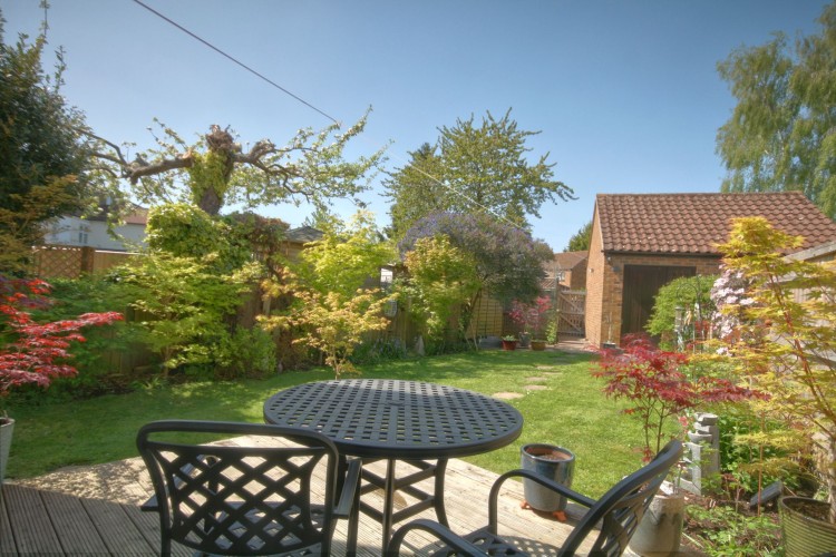 4 Bed End Terraced House For Sale
