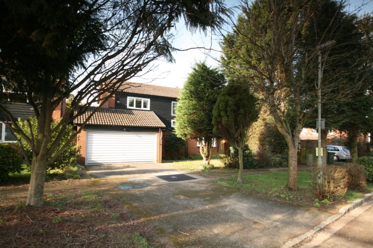 Family owned and run property experts in Oxfordshire Wheatley Estates