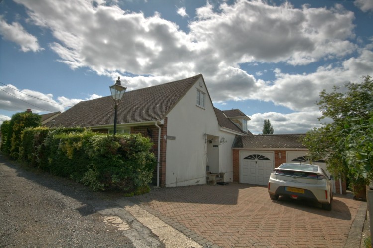 3 Bed Detached House For Sale