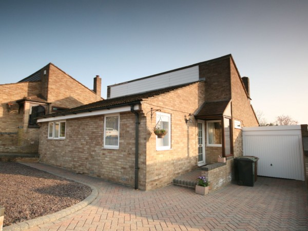 3 Bed Detached Bungalow For Sale - Photograph 1