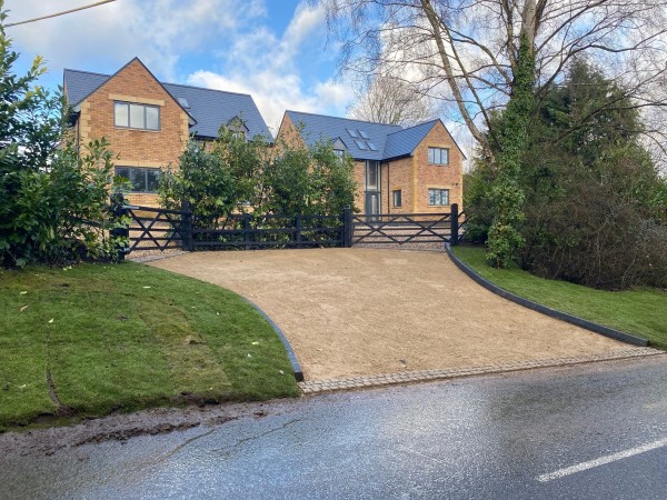4 Bed Detached House For Sale - Photograph 1